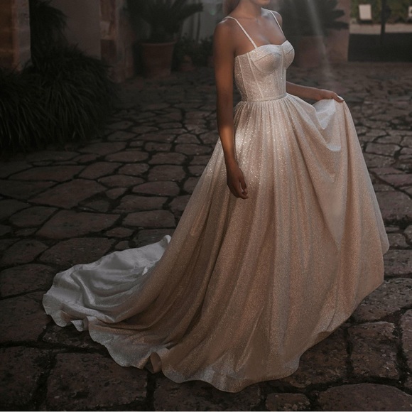 Wedding Dress Allure MARINA - E200- Abella - Picture 5 of 10